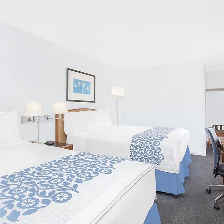 Days Inn By Wyndham Emporia Esterno foto