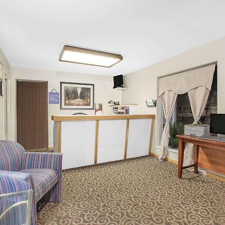 Days Inn By Wyndham Emporia Esterno foto